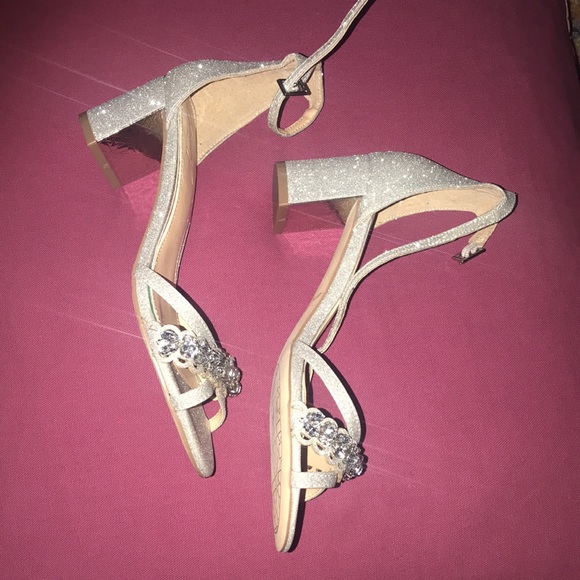 New Jewel by Badgley Mischka Giona Block Heels - Picture 15 of 16